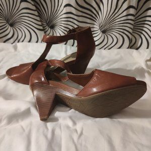 Kenneth Cole Reaction, Tan, Size 9.5 Sandles